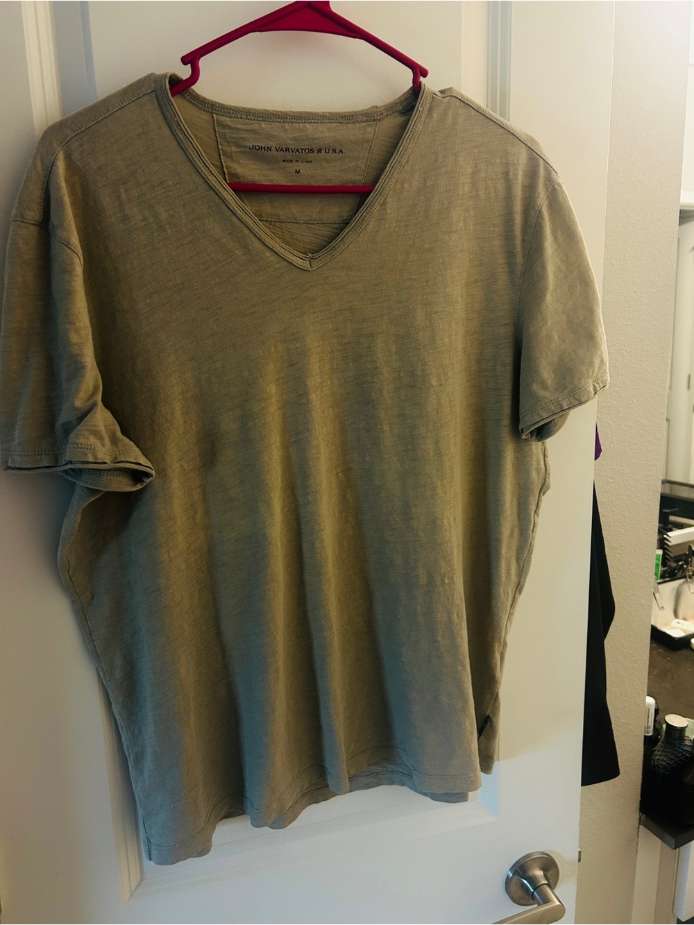 John Varvatos Men’s V-Neck Short Sleeve Tee in Olive